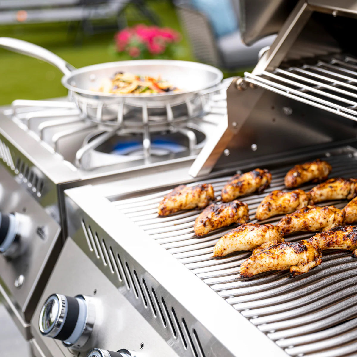 Napoleon 700 Series 38 Inch Built In Gas Grill With Rear Infrared Burner And Accu Probe Temperature Gauge